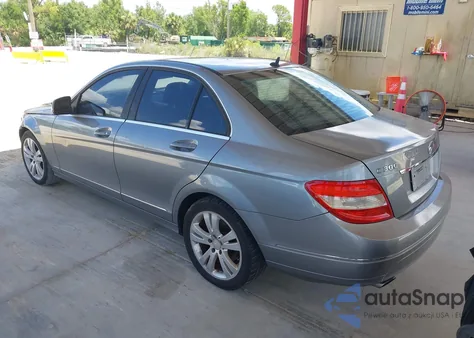 2008 Mercedes-Benz C 300 Luxury/Sport z USA, uszkodzony, nr VIN WDDGF54X48F122781